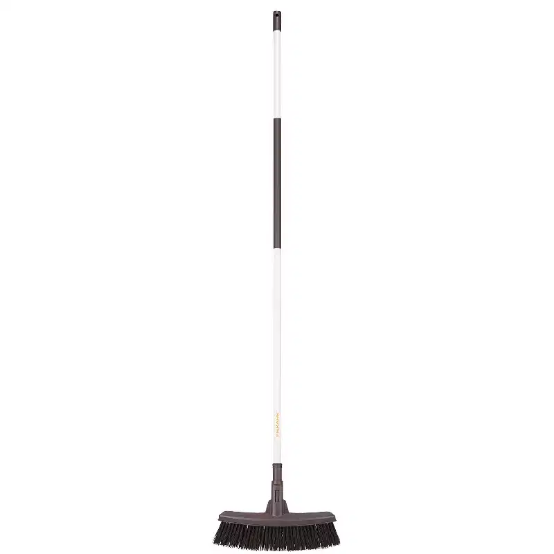 Fiskars Lightweight Outdoor Broom Metal