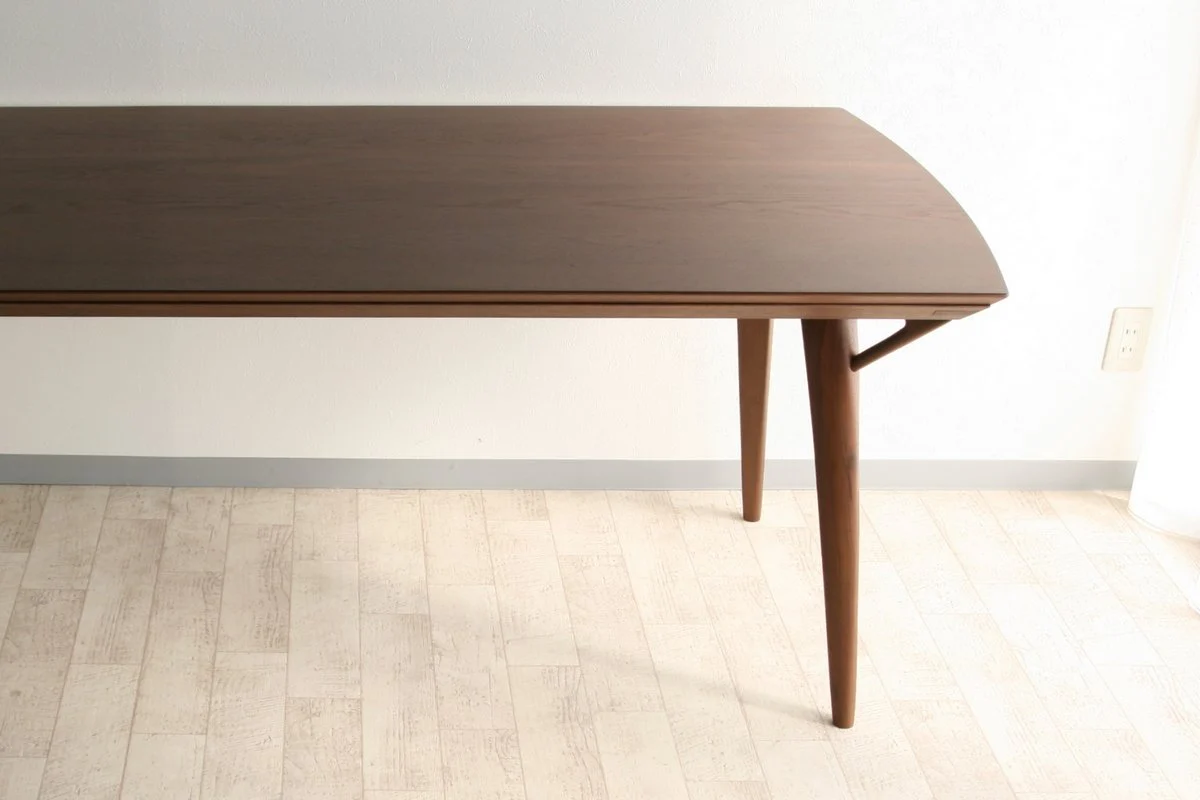 Wood Veneer Solid Wood Dining Table Comfortably