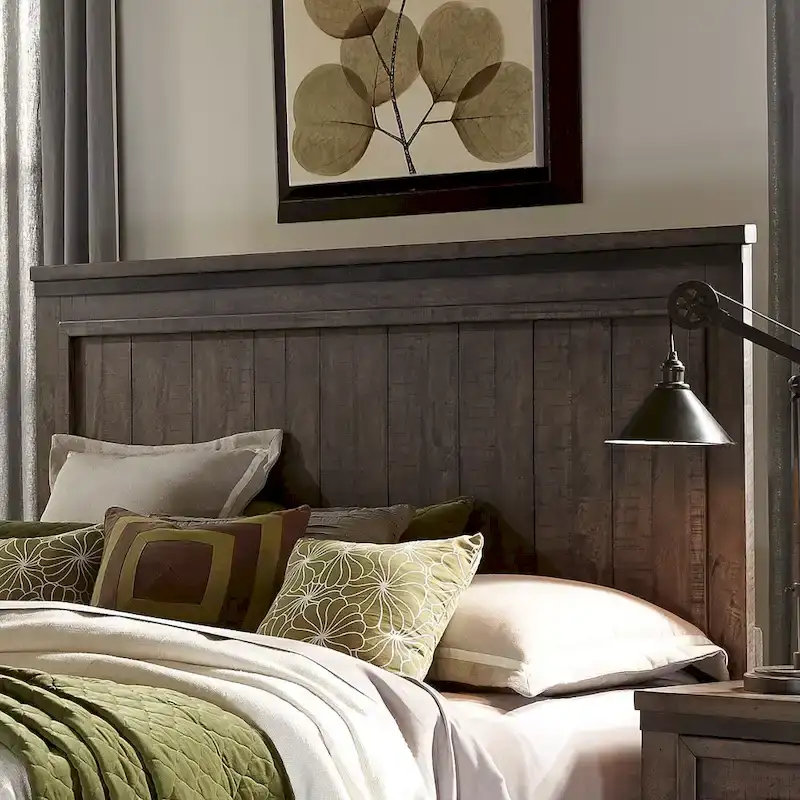 Thornwood Hills Rock Beaten Gray with Saw Cuts King California Panel Bed
