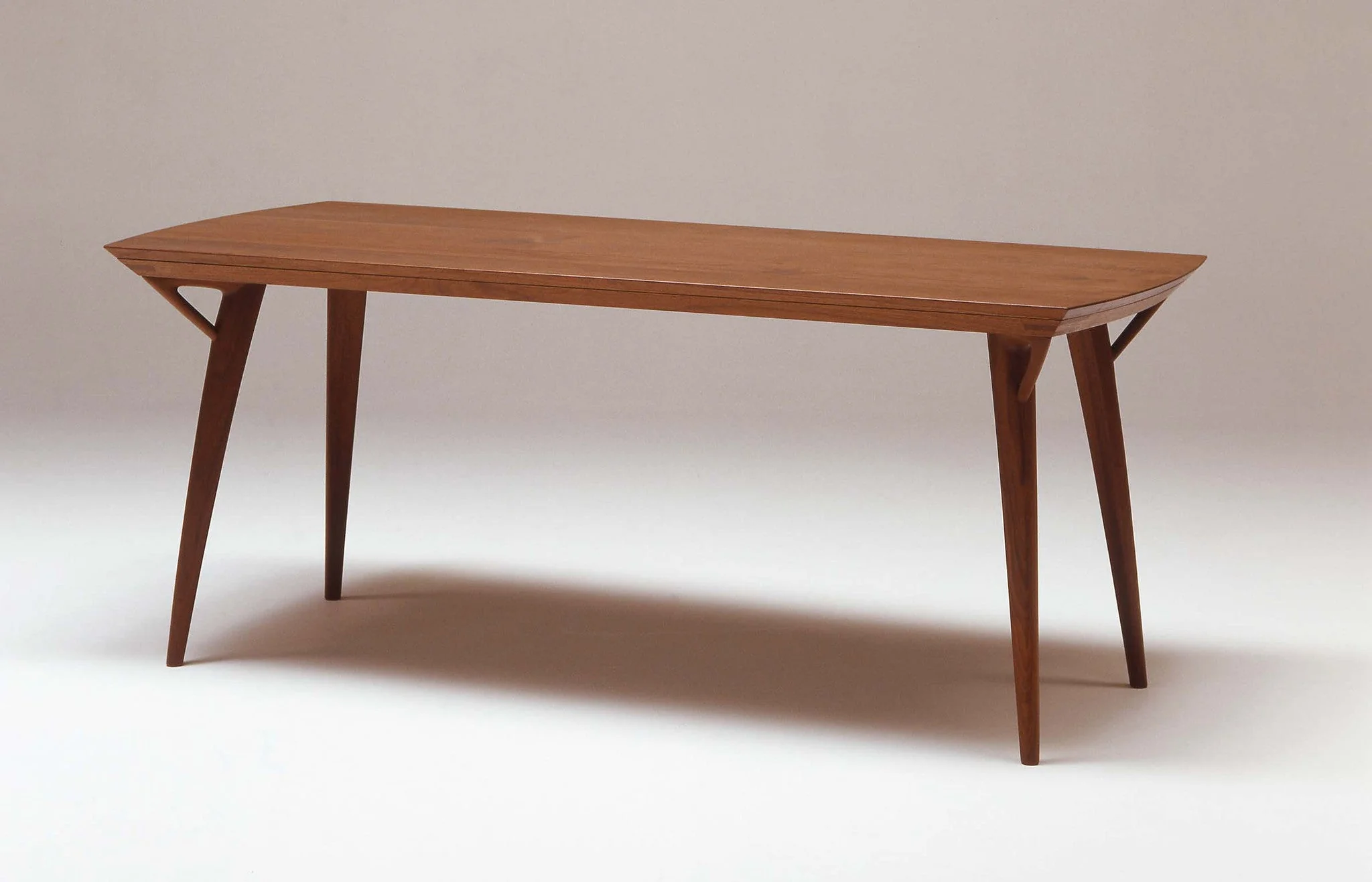 Wood Veneer Solid Wood Dining Table Comfortably